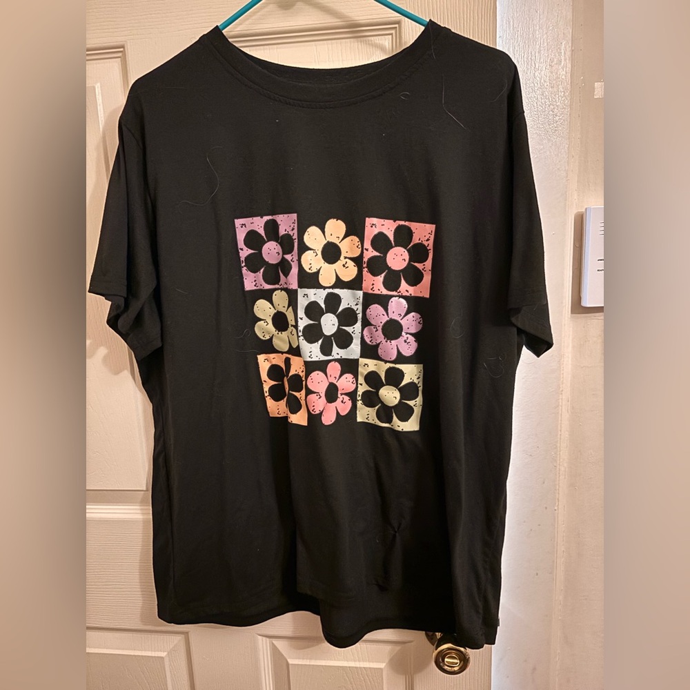 SHEIN Curve 3XL Black Retro Floral Block Graphic Tee